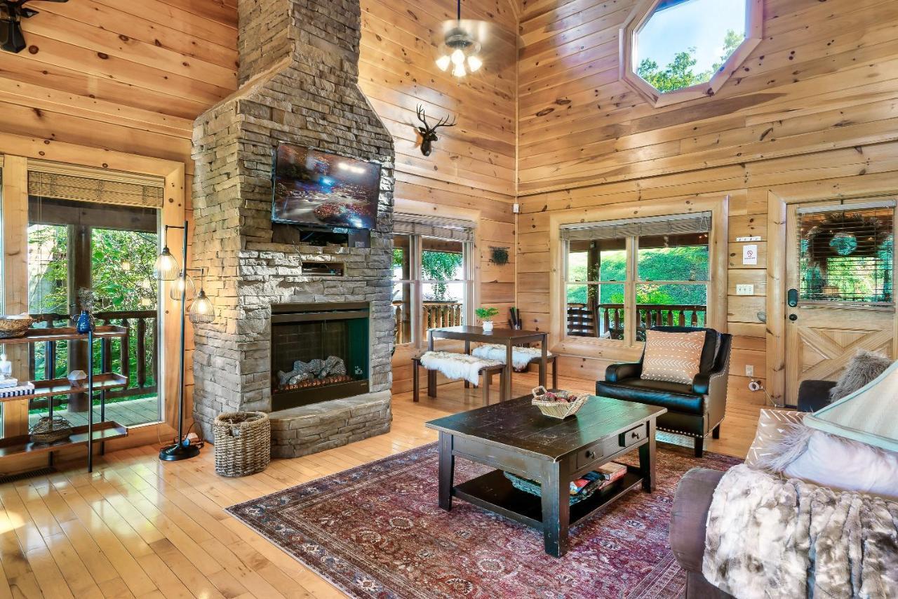 Holiday home Summer Sale! Pool, Sauna, View, Hottub, Game Sevierville