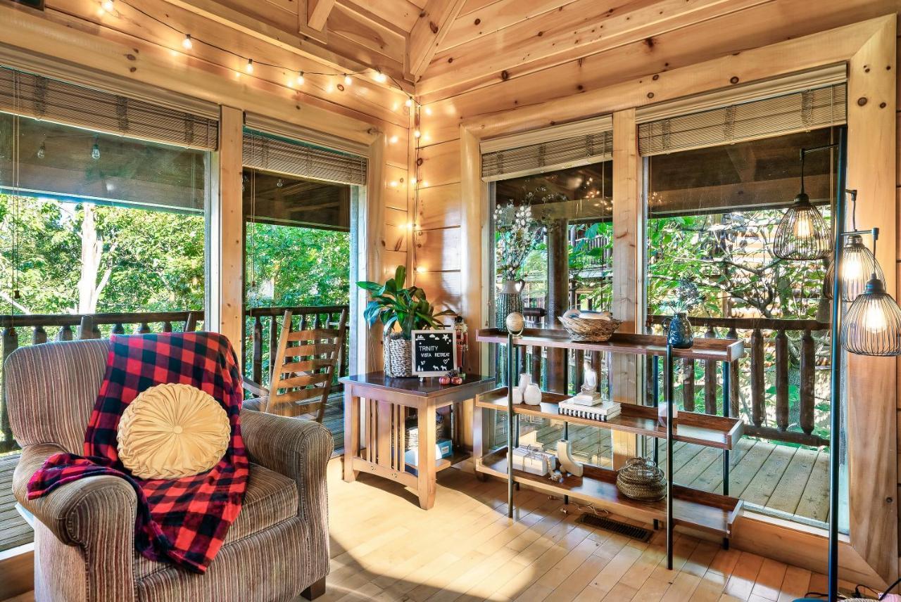 Summer Sale! Pool, Sauna, View, Hottub, Game Holiday home Sevierville