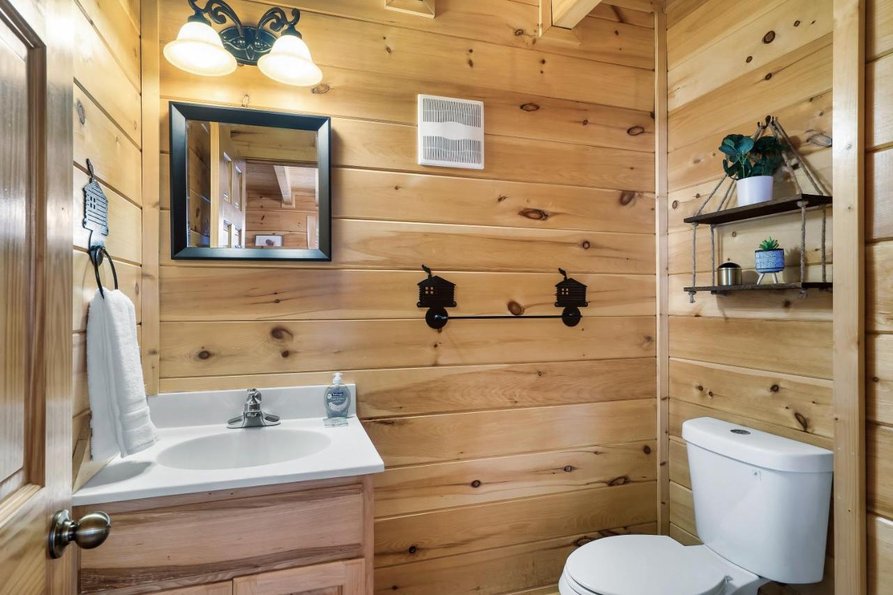 Summer Sale! Pool, Sauna, View, Hottub, Game Sevierville