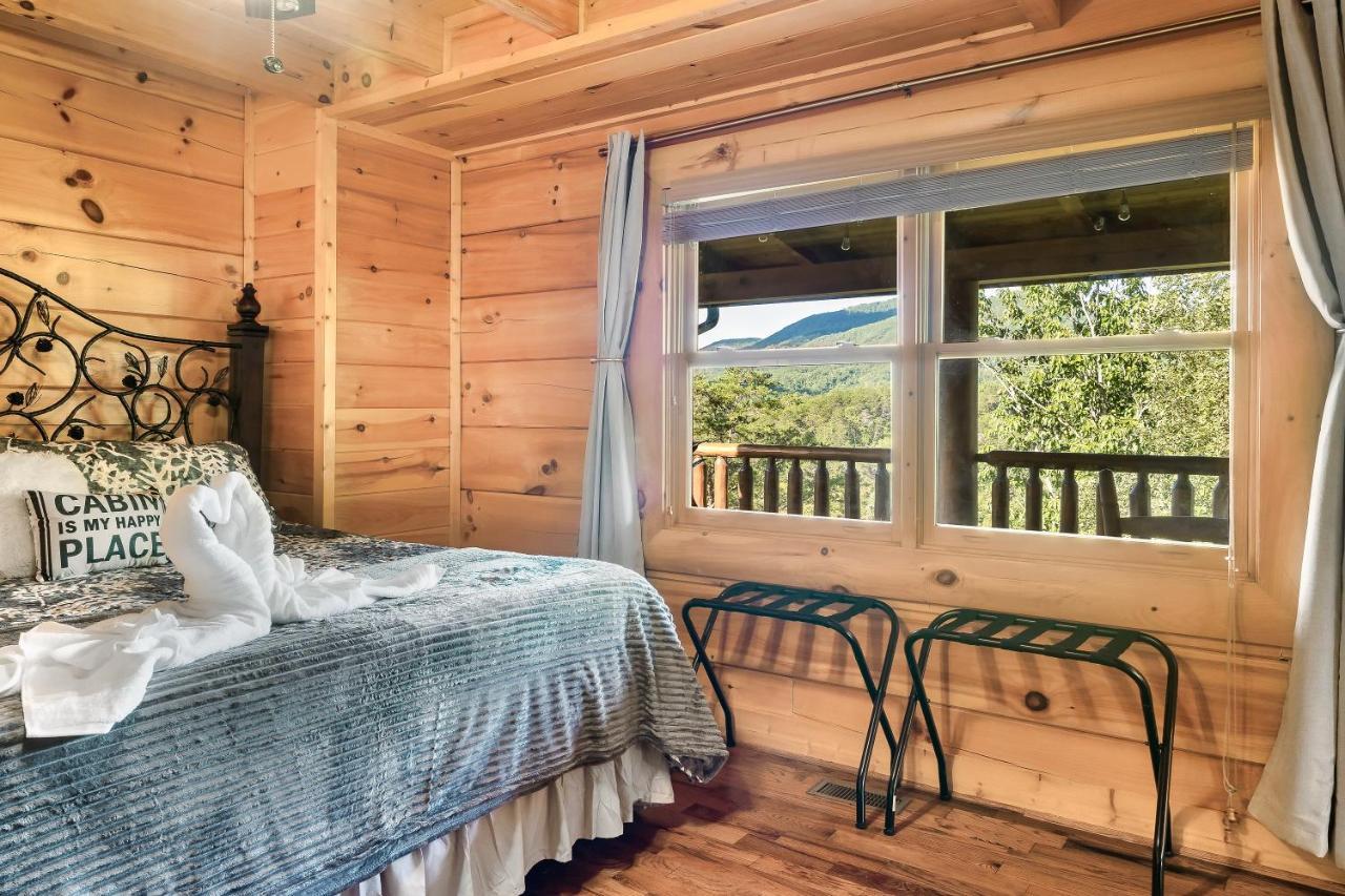 Holiday home Summer Sale! Pool, Sauna, View, Hottub, Game *