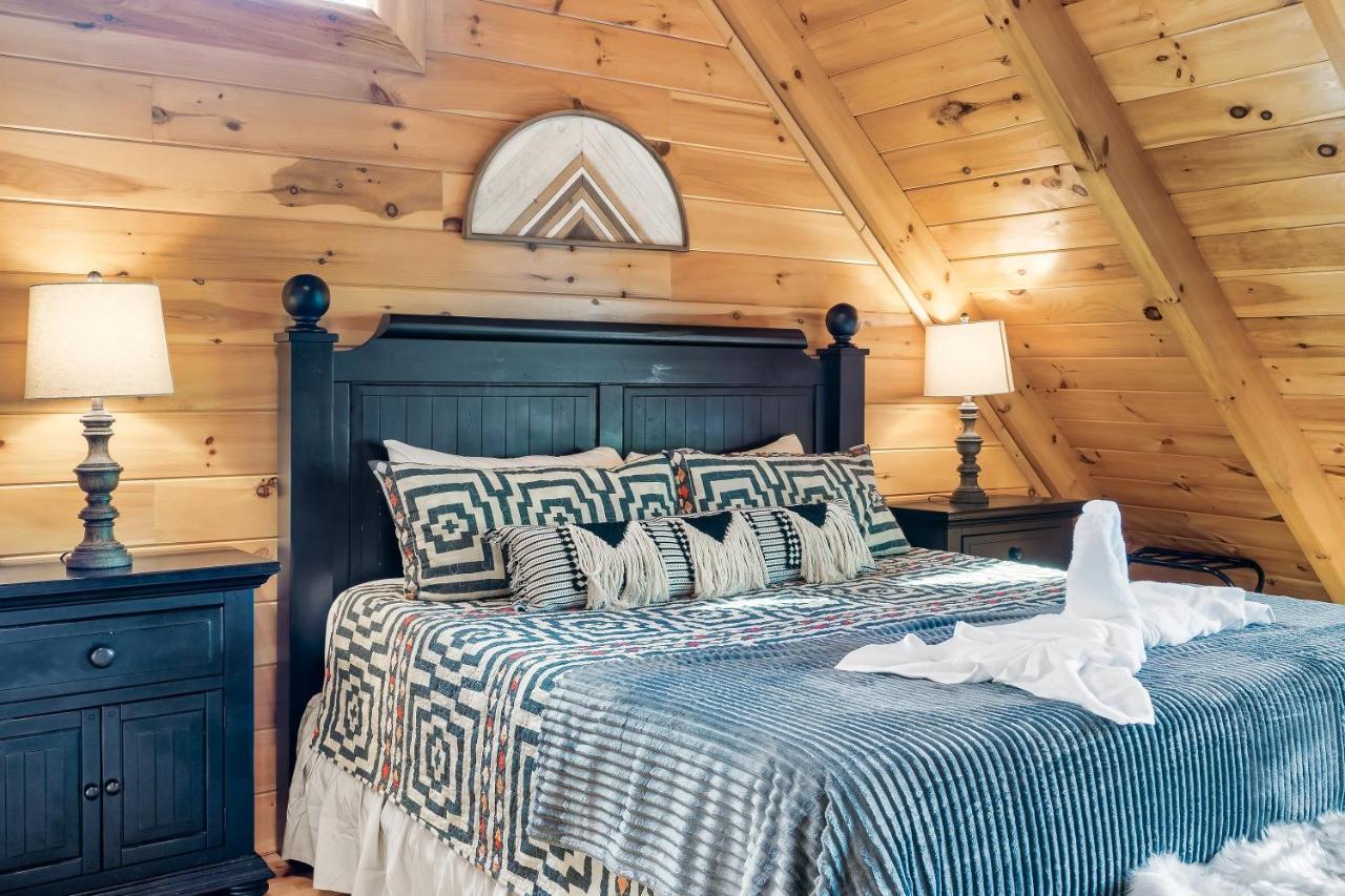 Holiday home Summer Sale! Pool, Sauna, View, Hottub, Game Sevierville