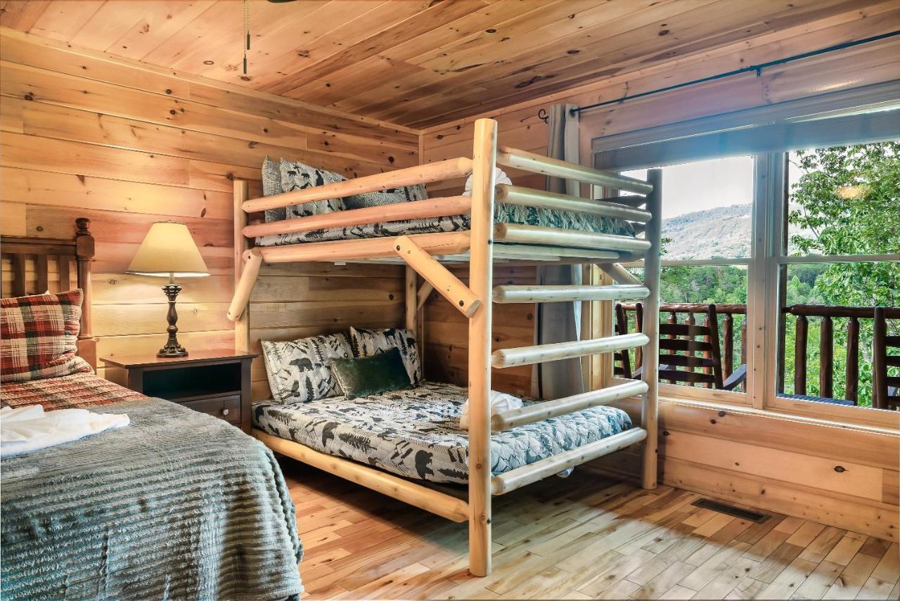 Summer Sale! Pool, Sauna, View, Hottub, Game Sevierville