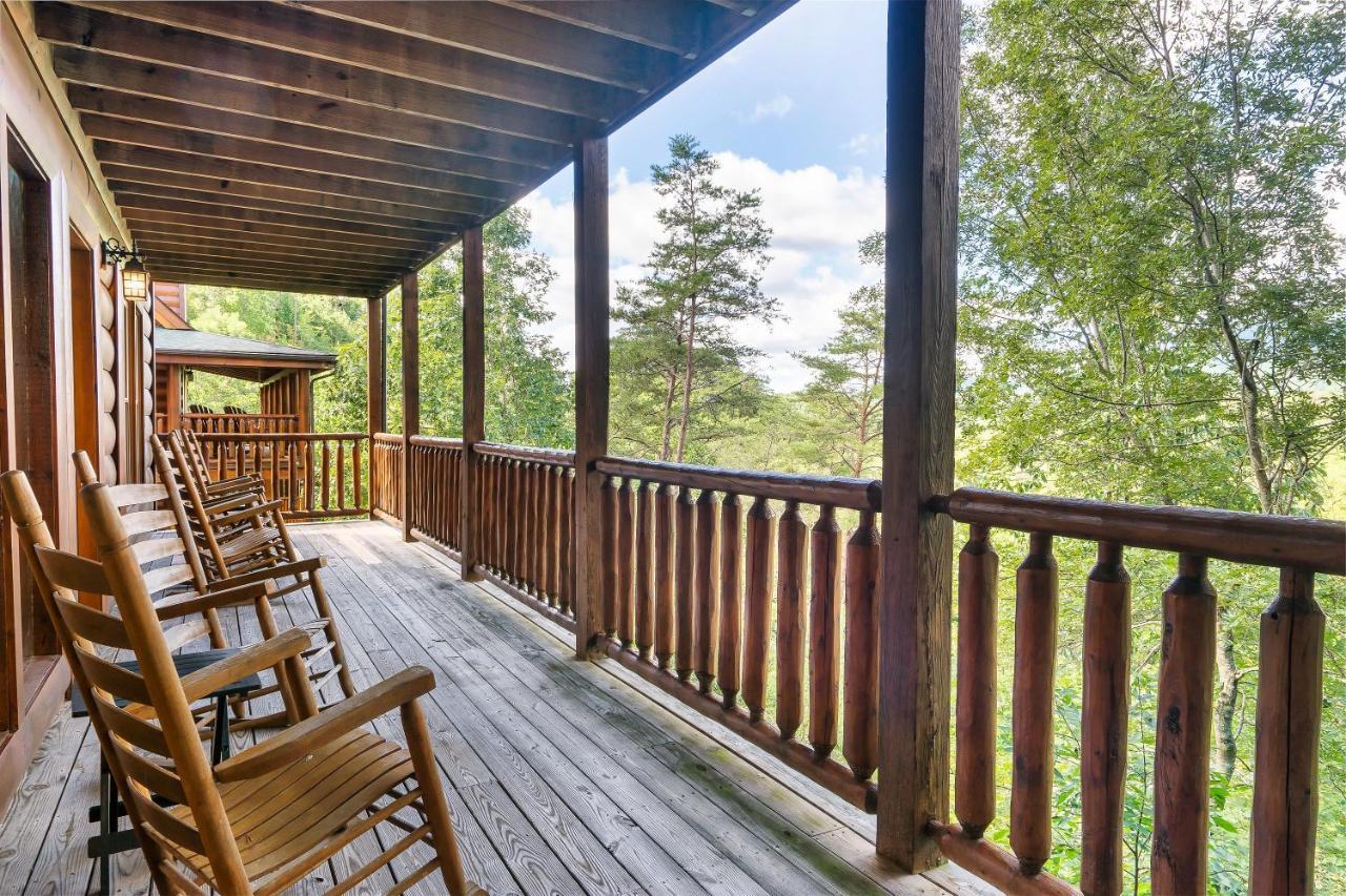 Holiday home Summer Sale! Pool, Sauna, View, Hottub, Game Sevierville