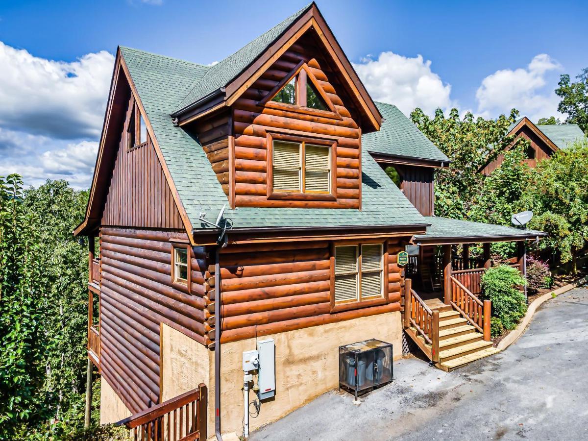 Summer Sale! Pool, Sauna, View, Hottub, Game Holiday home Sevierville
