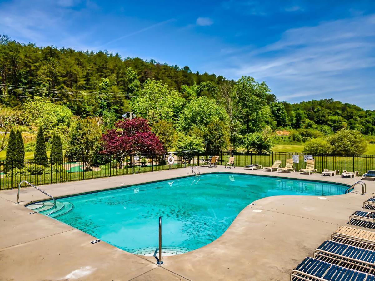 Summer Sale! Pool, Sauna, View, Hottub, Game * Sevierville