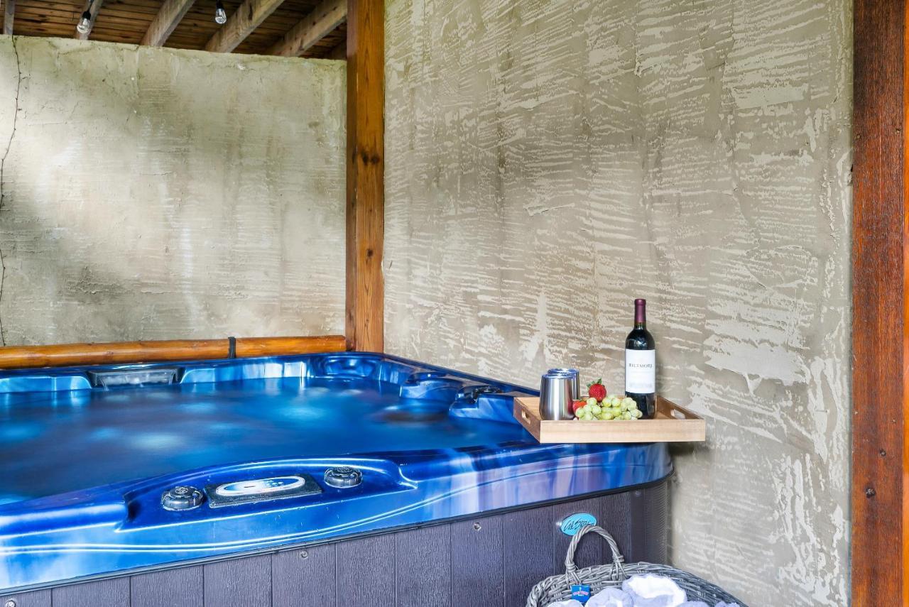Summer Sale! Pool, Sauna, View, Hottub, Game * Sevierville