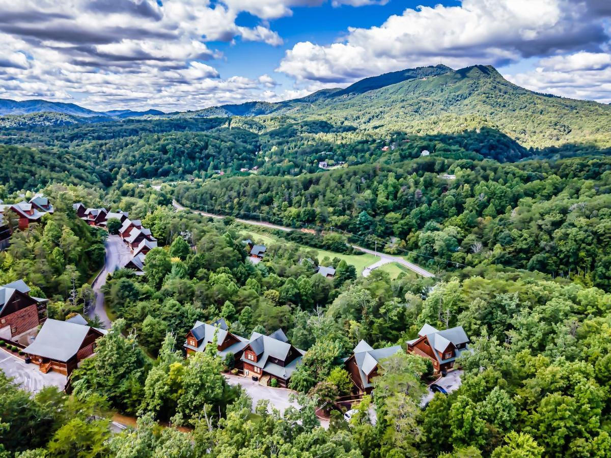 Summer Sale! Pool, Sauna, View, Hottub, Game * Sevierville